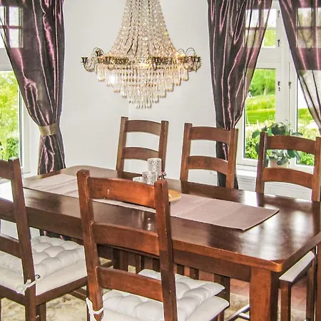 4 Bedroom Stunning In Rong Holiday home *