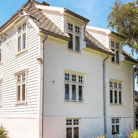 4 Bedroom Stunning In Rong Holiday home